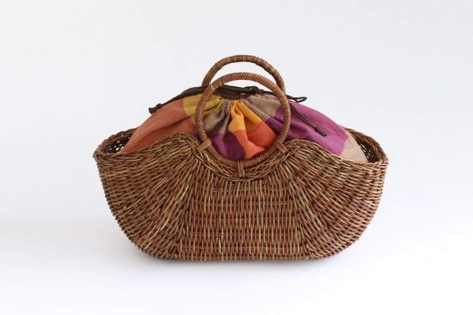 あけび蔓かごバッグ 織編みリング手 巾着付き 商品一覧 石見銀山 群言堂オンラインストア 公式サイト