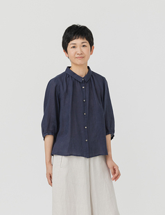 インディゴ吾亦紅抜染のカットソー｜登美 | 石見銀山 群言堂